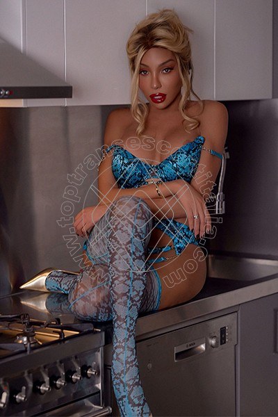 Foto 5 di Rebecca Ferraz Pornostar transescort Roma