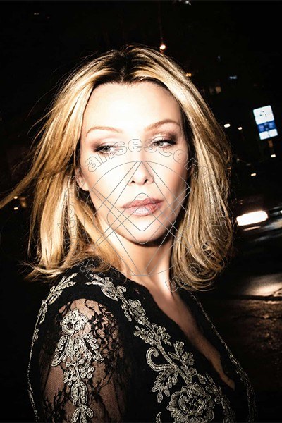 Foto 1 di Mary Ts transescort Frankfurt Am Main