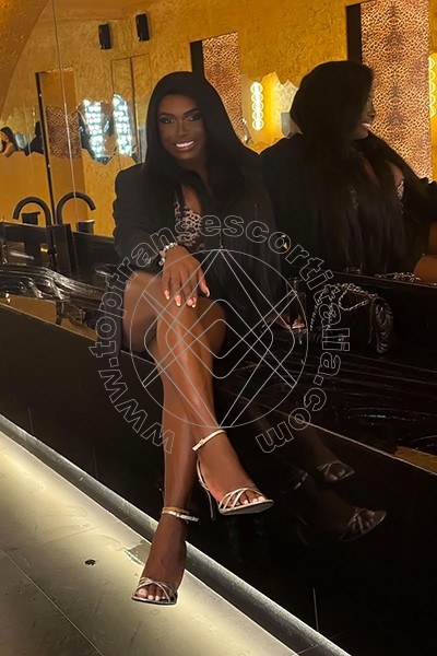 Foto 5 di Karol Bombom transescort Londra