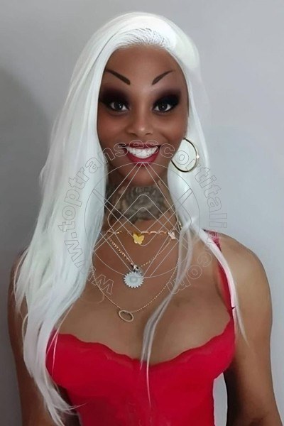 Foto 7 di Virna La Super Dotata transescort Milano