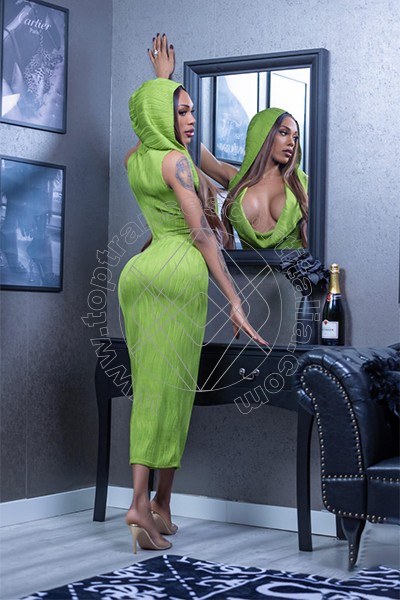 Foto 42 di Barbie Black transescort Milano