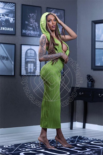 Foto 45 di Barbie Black transescort Milano
