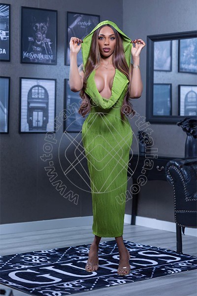 Foto 47 di Barbie Black transescort Milano