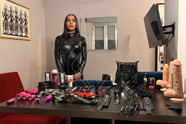 Foto 5 di Bella Dominatrix transescort Milano