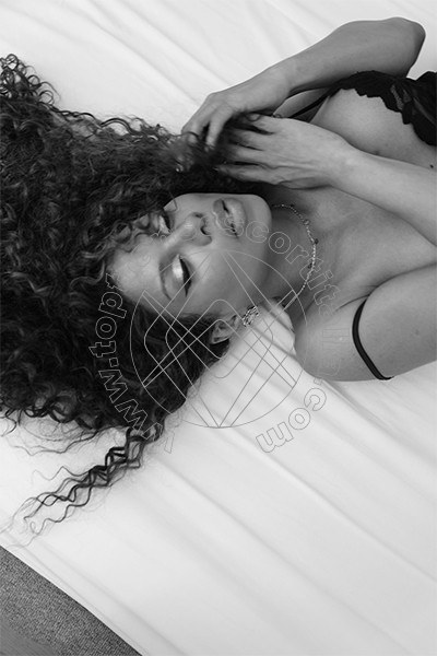 Foto 14 di Tazia Duran transescort Latina
