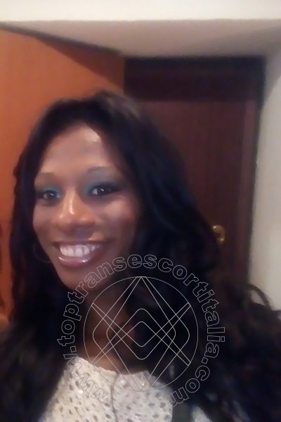 Foto selfie 17 di Graicy Ohara Pornostar transescort Colonnella