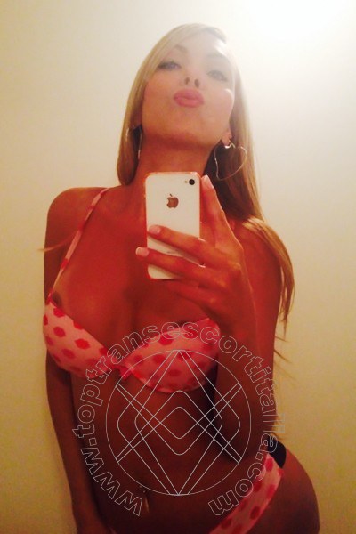 Foto selfie 131 di Hilary Hot transescort Roma