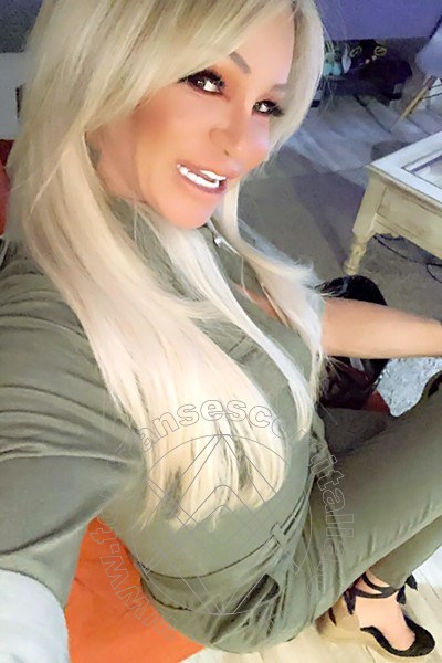 Foto selfie 335 di Pamy La Diva Stellare transescort Losanna