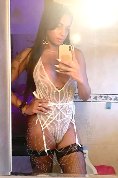 Foto selfie 33 di Arianna Ferrari Pornostar transescort Napoli