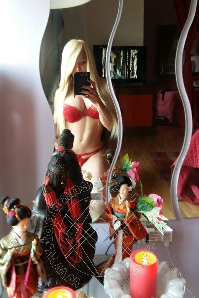 Foto selfie 21 di Barbie Bionda transescort Villa Rosa