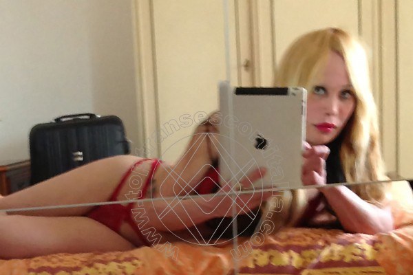 Foto selfie 25 di Barbie Bionda transescort Villa Rosa