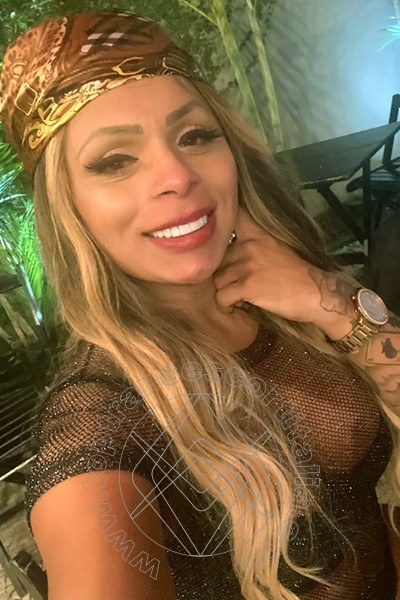 Foto selfie 25 di Thayla Santos Pornostar transescort Milano