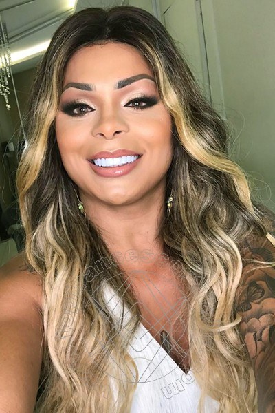 Foto selfie 31 di Thayla Santos Pornostar transescort Milano