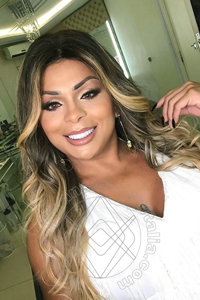 Foto selfie 30 di Thayla Santos Pornostar transescort Milano