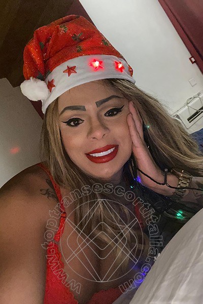 Foto selfie 22 di Thayla Santos Pornostar transescort Milano