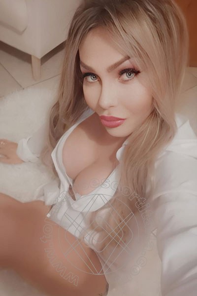 Foto selfie 11 di Chrystal Medeiros Pornostar transescort Pescara