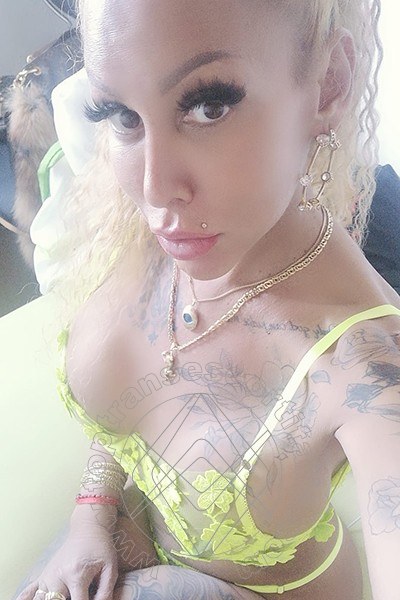 Foto selfie di Barby Piel Morena Latina transescort Hannover