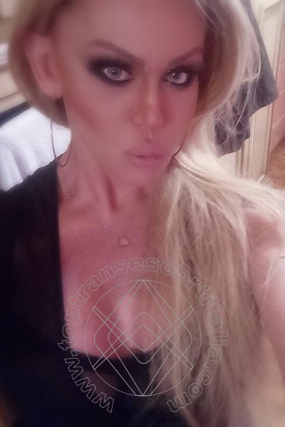 Foto selfie 3 di Evelyn Braga transescort Dundalk