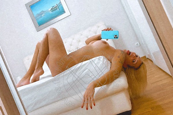 Foto selfie 9 di Julie Berdu Pornostar transescort Parigi