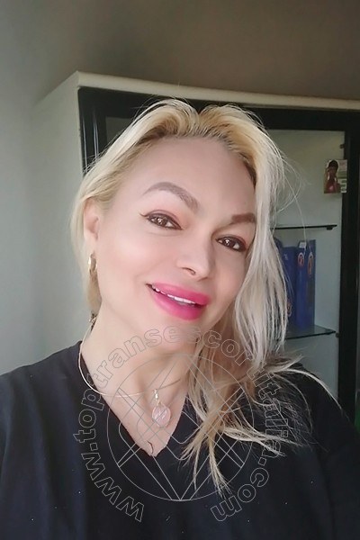 Foto selfie 2 di Karolina Colombiana transescort Solingen