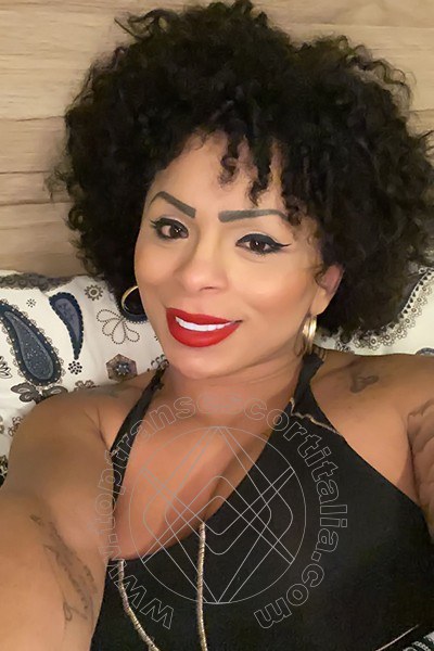 Foto selfie 11 di Thayla Santos Pornostar transescort Milano