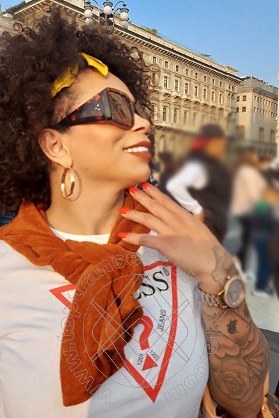 Foto selfie 16 di Thayla Santos Pornostar transescort Milano