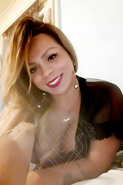 Foto selfie 41 di Thayla Santos Pornostar transescort Milano