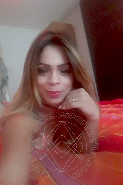 Foto selfie 39 di Thayla Santos Pornostar transescort Milano