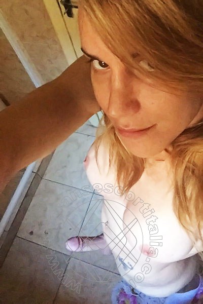 Foto selfie hot 2 di Giselly  Bella transescort Villa Rosa