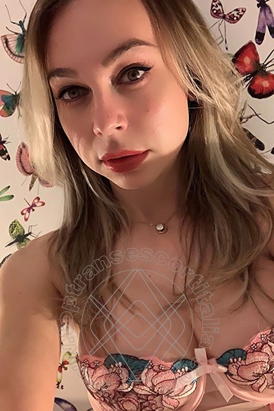 Foto selfie 16 di Michelly Ximenez Pornostar transescort Parma