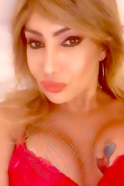 Foto selfie 27 di Izabelli Frazao Pornostar transescort Milano