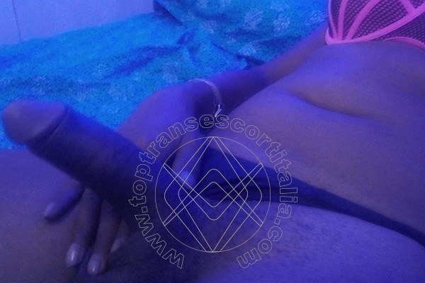 Foto selfie hot 6 di Jennifer Lopez transescort Legnano