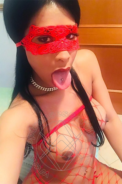 Foto selfie 37 di Mikaella Pimentell Pornostar transescort Roma