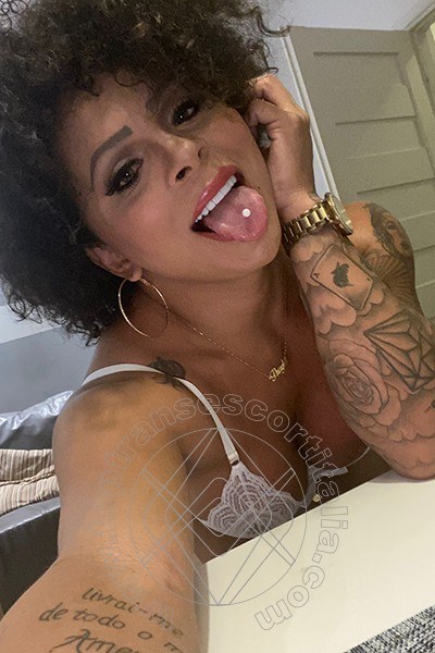 Foto selfie 6 di Thayla Santos Pornostar transescort Milano