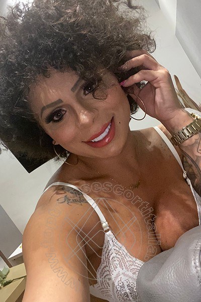Foto selfie 4 di Thayla Santos Pornostar transescort Milano
