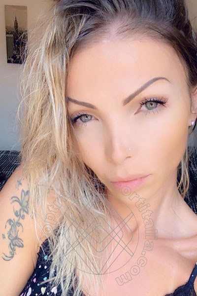 Foto selfie 27 di Carla Novaes Pornostar transescort Milano