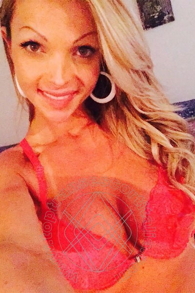 Foto selfie 72 di Carla Novaes Pornostar transescort Milano