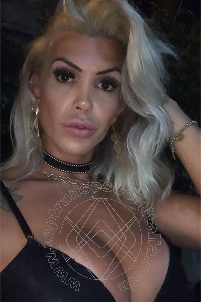 Foto selfie di Julie Berdu Pornostar transescort Parigi