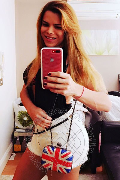 Foto selfie 52 di Hilda Brasil Pornostar transescort Beausoleil