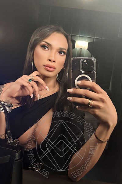 Foto selfie 13 di Arianna Ferrari Pornostar transescort Napoli
