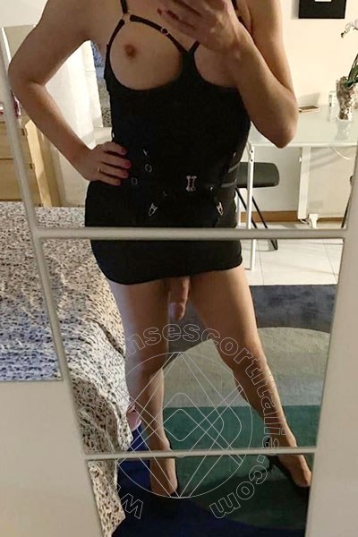 Foto selfie hot 2 di Michelly Ximenez Pornostar transescort Parma