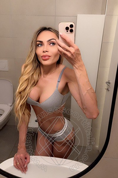 Foto selfie 1 di Chrystal Medeiros Pornostar transescort Montesilvano