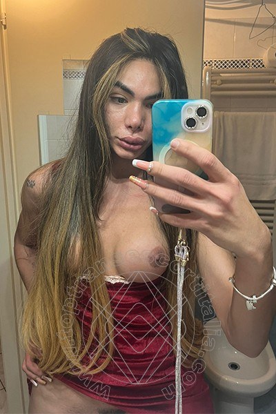 Foto selfie 4 di Kelly Melo Pornostar transescort Bari