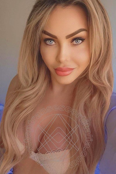 Foto selfie 7 di Chrystal Medeiros Pornostar transescort Pescara