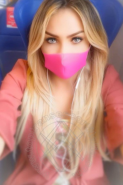 Foto selfie 5 di Chrystal Medeiros Pornostar transescort Pescara