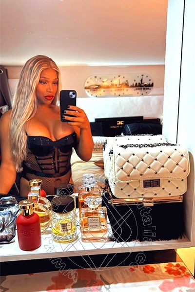 Foto selfie 35 di Adriana transescort Napoli