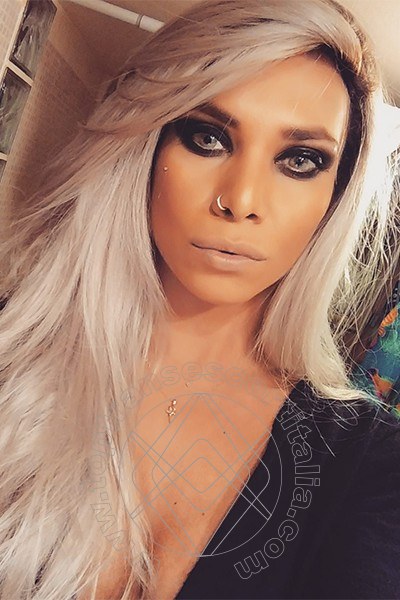 Foto selfie 16 di Bruna Dior transescort Alba Adriatica