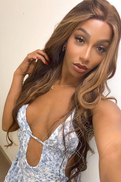 Foto selfie 10 di Hillary Brasiliana transescort Alba Adriatica