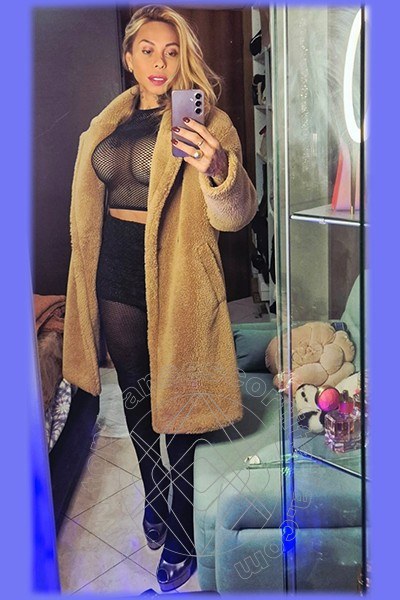 Foto selfie 20 di Alessandra Toledo Pornostar transescort Rimini
