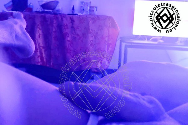 Foto selfie hot 2 di Sophie Massaggiatrice transescort Lecco